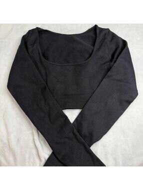 GOOQ Black Ribbed Long Sleeve Crop Top with Thumb Holes, Size M